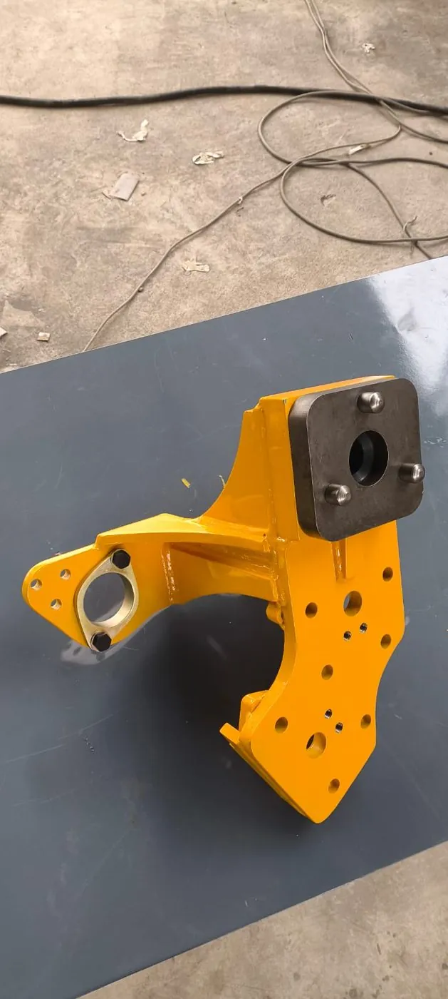 Soporte mecanizado y pintado para maquinaria pesada